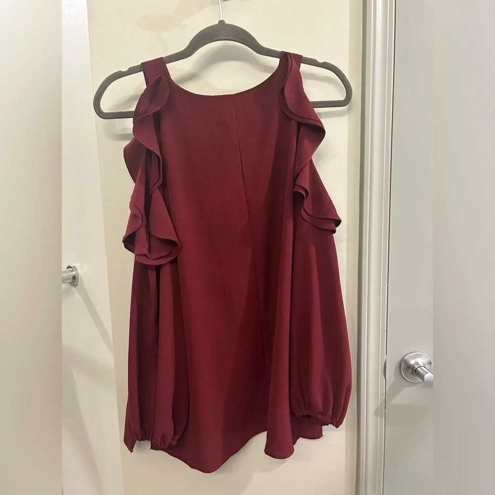 Umgee Cold Shoulder Long Sleeve Top Ruffle Maroon Small